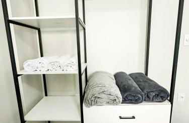 APË GOLD NO CENTRO DA CIDADE COM AR E CAMA KINg - Foto 12