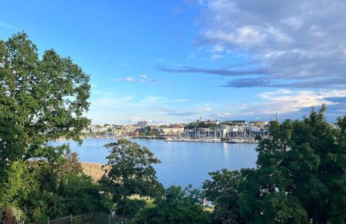 Beste Lage mit Warnowblick - großer Balkon, zwei Schlafzimmer, Aufzug, Stellplatz - Foto 12