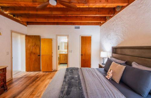 Myrinn-Hobbit Cottage on the Creek Storybook Stay - Foto 21