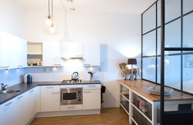 Appealing Apartment in Den Haag With Balcony, Terrace - Photo 25