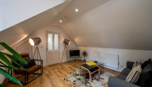 Modern and Stylish WoodHous - Photo 5