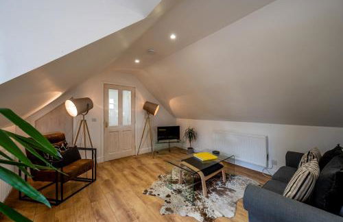 Modern and Stylish WoodHous - Photo 5