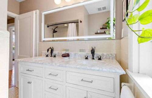 AC 6BR 2BA Quiet Retreat Central Location - Foto 12