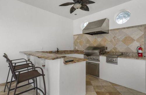 BRAND NEW! Lakefront 9BR Pool Hot Tub Outdoor Kitchen BBQ Theater 2 miles Disney - Foto 61