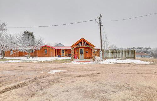 Glenvil Cabin with Gas Grill Steps to Dock and Pond! - Foto 25