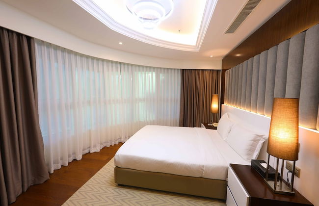 Number One Tower Suites - Photo 15