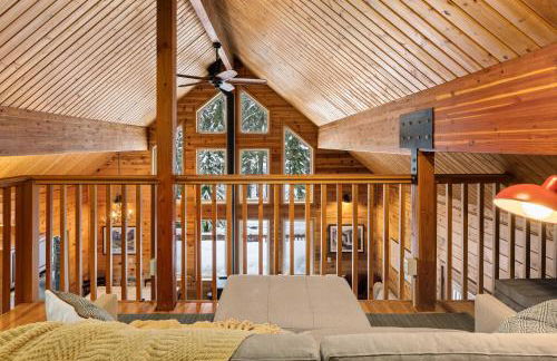 Alpine Retreat at Snoqualmie Pass- 5-Min to Slopes, Private Creek, BBQ, Fireplace, Smart TVs, Kids Games, Hi-Speed Wi-Fi - Foto 37