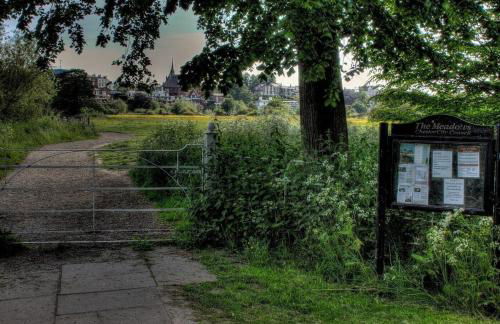 Beautiful period cottage, exceptional riverside location in the heart of Chester - Photo 46