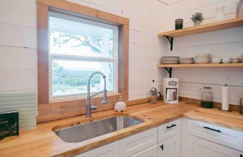 Hummingbird Haus - Hill country views on 20 acres with firepit - Photo 24