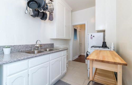 Sunny Boho Chic West Hollywood Flat! - Photo 14