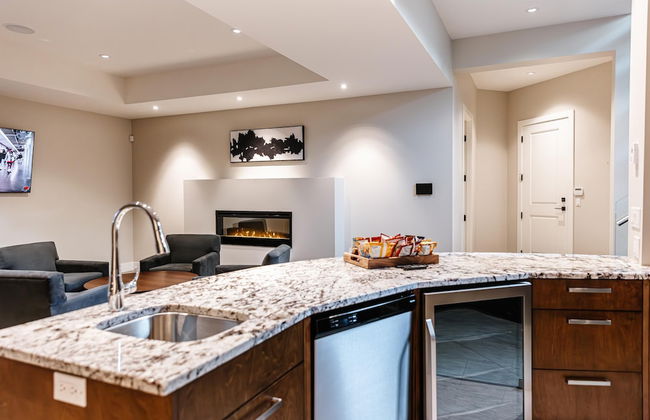 Lakeview Luxury Home in Vineyard w Infinity Pool hot tub - Photo 36