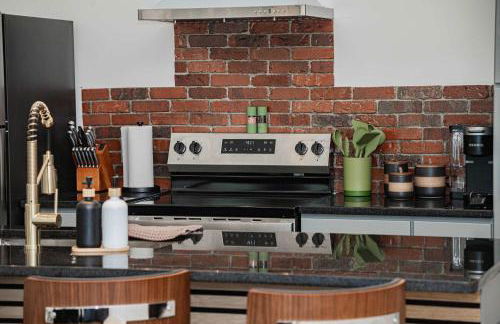 Urban Oasis - A Newly Renovated 4BR Dream - Foto 5