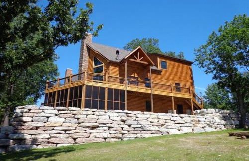 Luxury Lakefront Chalet Resort 2 Pools FREE Amenities Dock Kayaks Waterslide - Foto 8