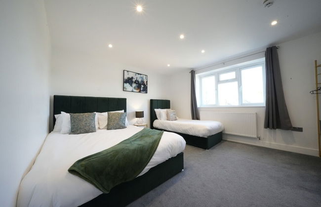 Heathrow Charge and Go - Photo 8