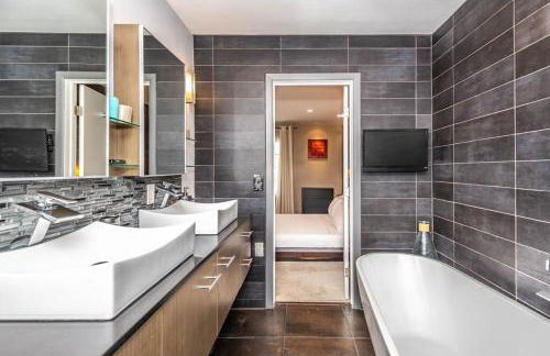 Luxury 3BR with Cabana Oasis Pool & Style - Foto 69