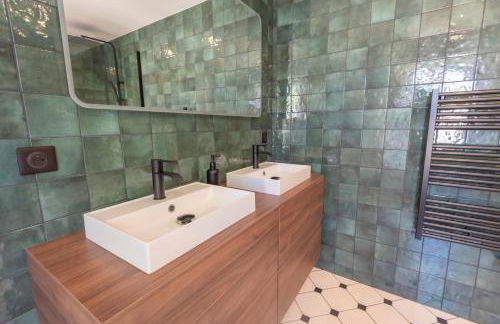 Le Cosy Chic . Proche gare . Centre-ville Mâcon . Neuf . Climatisation . Design . Wifi . - Foto 13