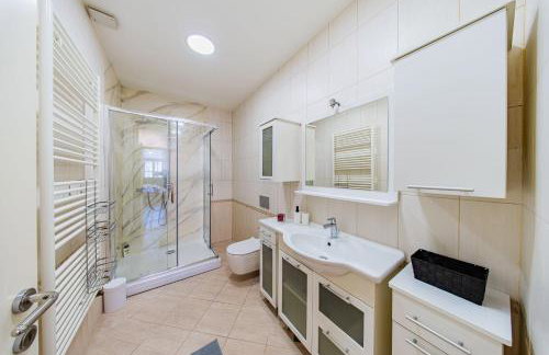 Zagreb 265 & 266 - 3 Bedroom Apartment & 2 Bedroom Apartment - City Centre - Flexible Keybox Entry - Monthly Rent - Modern - Photo 9