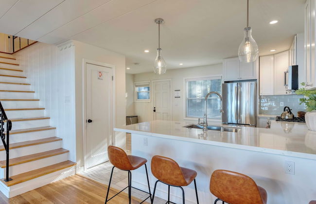 West Shore Lake House by Avantstay Ski Cabin w/ Backyard Sledding Hill! - Photo 20