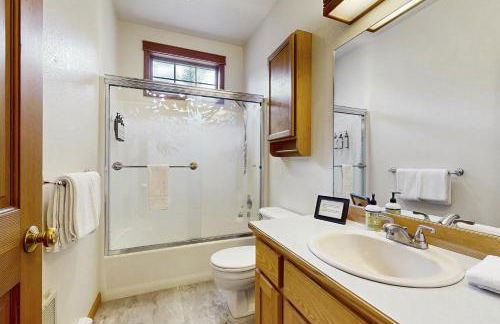Lakeview Home with new hot tub - Sleeps 10 - Foto 18