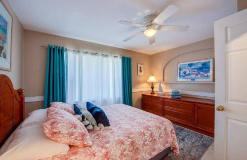 Large pool home and blocks away from the beach - Foto 42