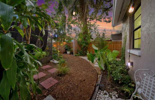 Zen Jungle House by Busch Gardens Sleeps 12 with Outdoor Games & Detached Play Space! - Foto 37