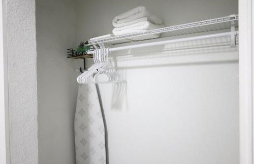 GREAT Luxe House NEAR Downtown & Marina in Miami - Photo 32