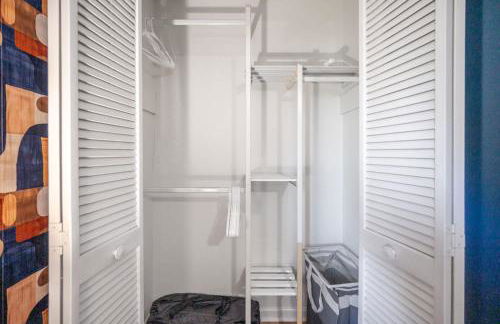 Color Pop Cottage Stylish 2BR with 2 Parking Spots - Foto 35