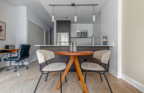 Loop jr 1br w game room nr park riverwalk CHI-1013 - Photo 6