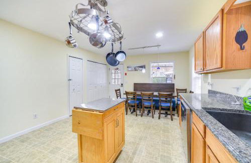 Cozy Lake Luzerne Home - 1 Mi to Wayside Beach! - Foto 9