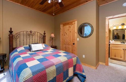 Smoke Rise Lodge · Lake Front, Luxury Cabin, Hot Tub, - Photo 31