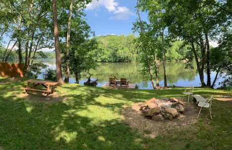 The Perch - Riverfront, Starlinks WiFi & Hot Tub - Photo 4