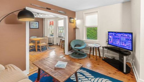 East end. Walk to food, beer and downtown fun. - Foto 2