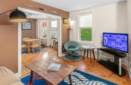 East end. Walk to food, beer and downtown fun. - Photo 2