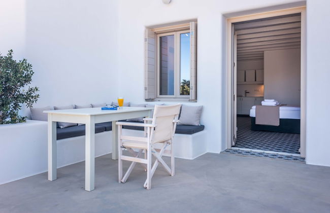 Milia Gi Suites - Photo 26