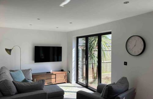 Newly renovated, modern bungalow - quiet location - Photo 2