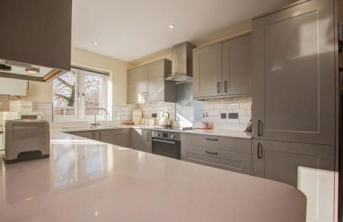 Hunters Cottage - Luxury, high end, hot hub, AC, slipper bath, couples retreat - Photo 22