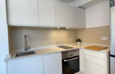 NUEVO, primera linea de playa, con piscina y vistas al mar - Foto 21