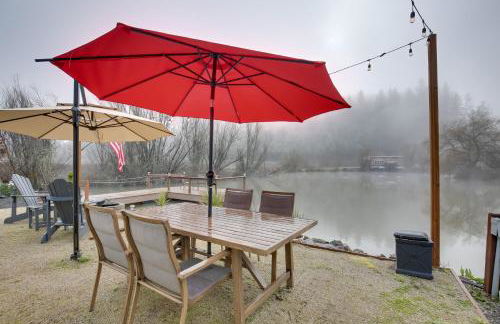 Private Pond and Dock! Cozy Cabin in Southern Oregon - Foto 1