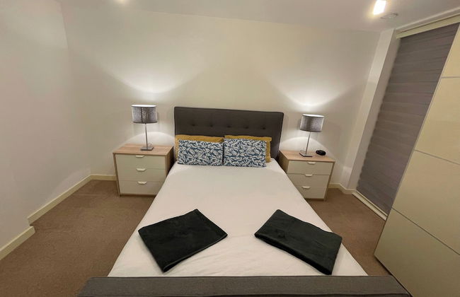 2 Bed-sleeps4-parking-balcony-nearcitycentre - Photo 3