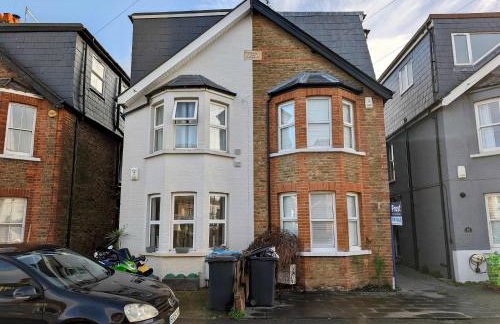 Stunning 4 Bedroom House in Old Windsor Perfect for Families & Groups - Foto 29