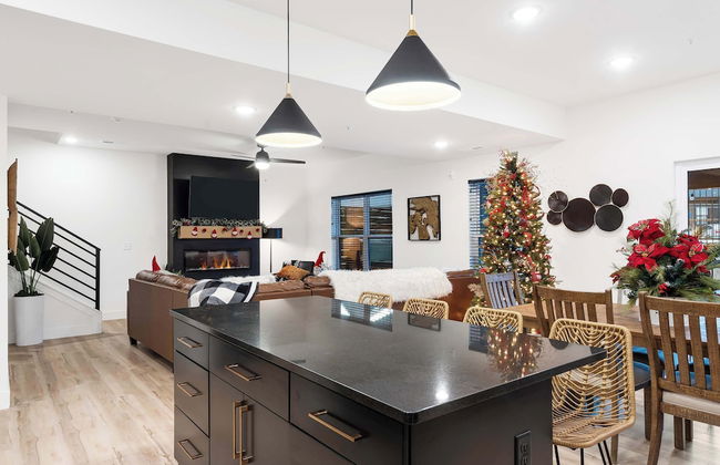 Rocky Shores Retreat - Indoor Pool Open - Photo 40