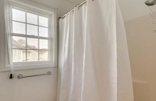 3 Mi to Dtwn Worcester! Spacious 2-Story Townhome! - Foto 18