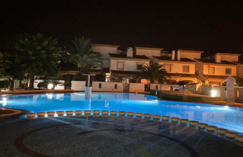 MET Oliva Nova Playa chalet grande con jardín MET a 5 minutos y a 3 de la playa - Photo 3