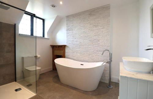 Beautiful arts and crafts home - Photo 9