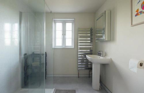 Farmhouse Charm with Modern Style in Pembrokeshire - Foto 51