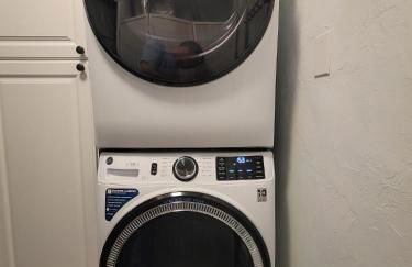 UF SUNSHINE HOUSE - Patio & BBQ - Chef Kitchen - EV Car Station - Upscale Neighborhood! - Foto 34