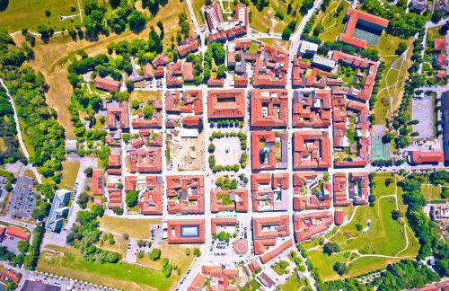 Riverside House with Pool and Hot Tub - Happy Rentals - Foto 37