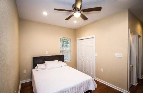 Hackberry St #A Renovated 2BR/2BA Near Downtown - Foto 36