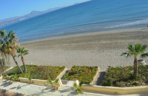 Maravilloso Apartamento AMANECER CABO a pie de playa y mar en CHALET ROQUETES - Foto 18