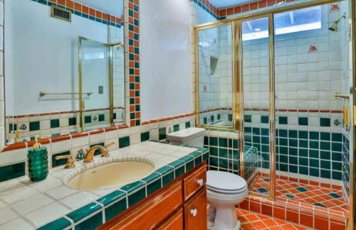 Sherman Oaks Tennis Estate with Pool + Spa - Foto 24